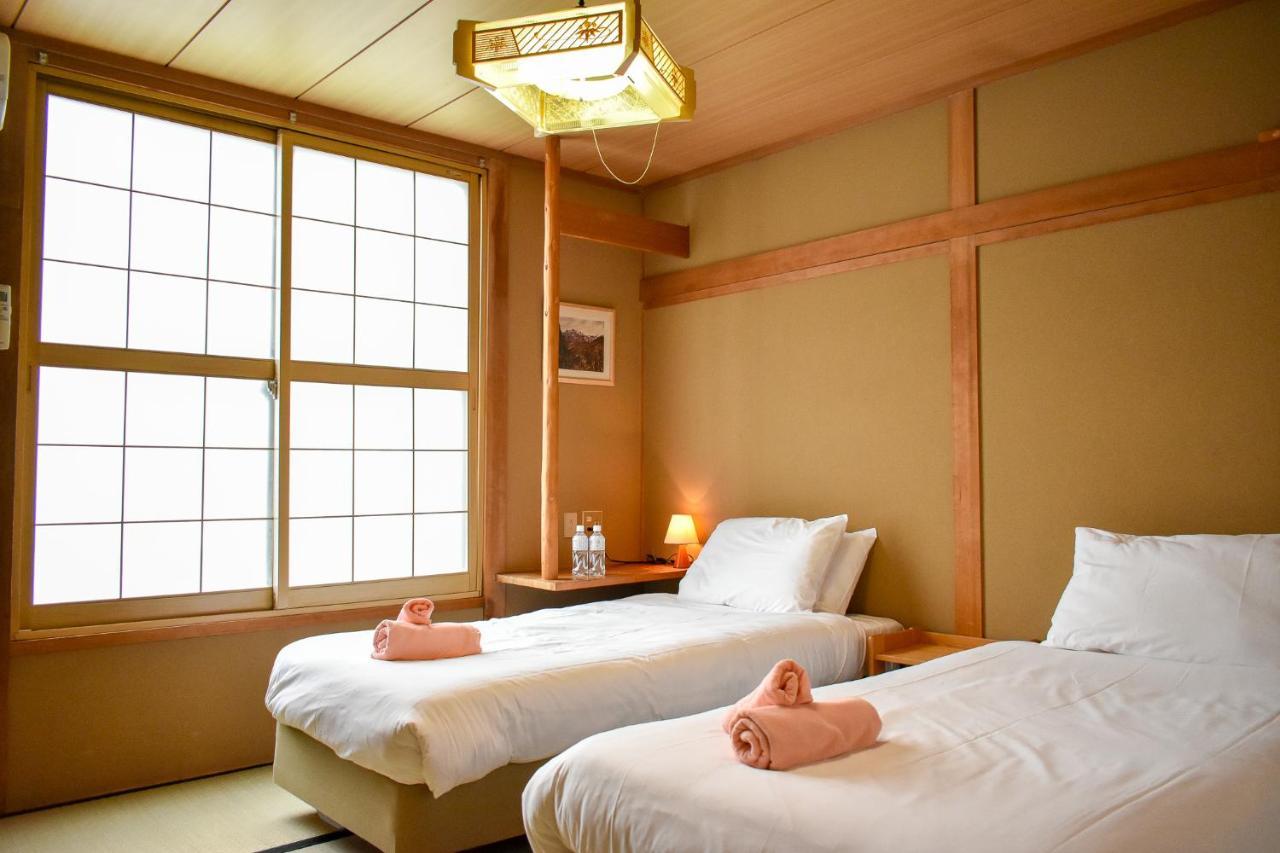Asuka Lodge Hakuba Exteriör bild